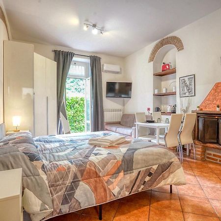Dieghouse - Monolocale Con Cortile In Corte Lombarda Vicino Al Centro Монца Экстерьер фото