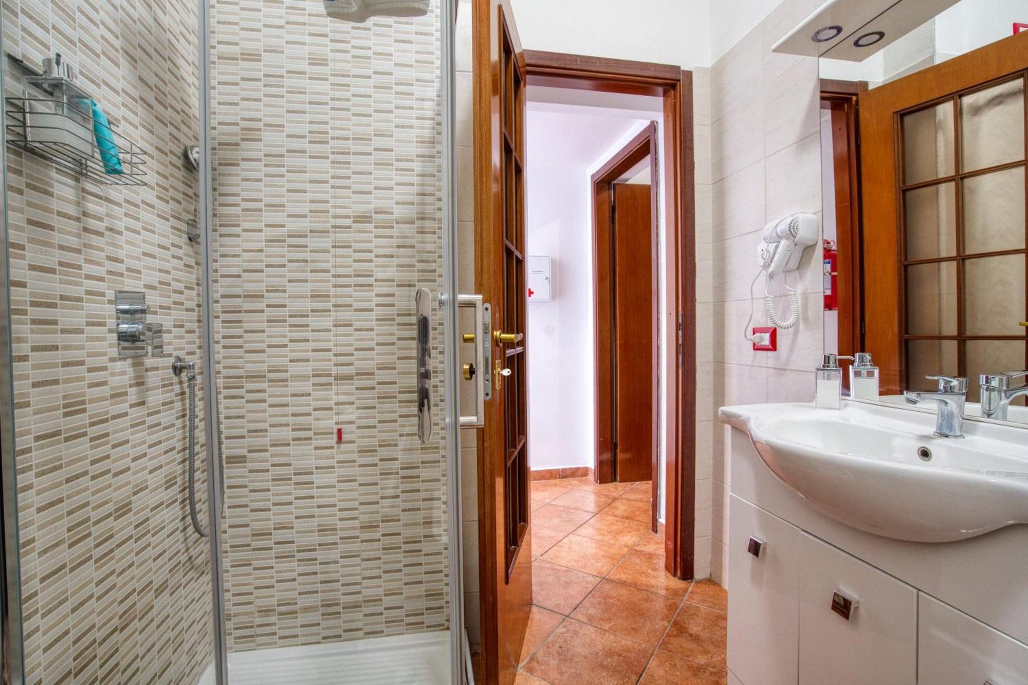 Dieghouse - Monolocale Con Cortile In Corte Lombarda Vicino Al Centro Монца Экстерьер фото