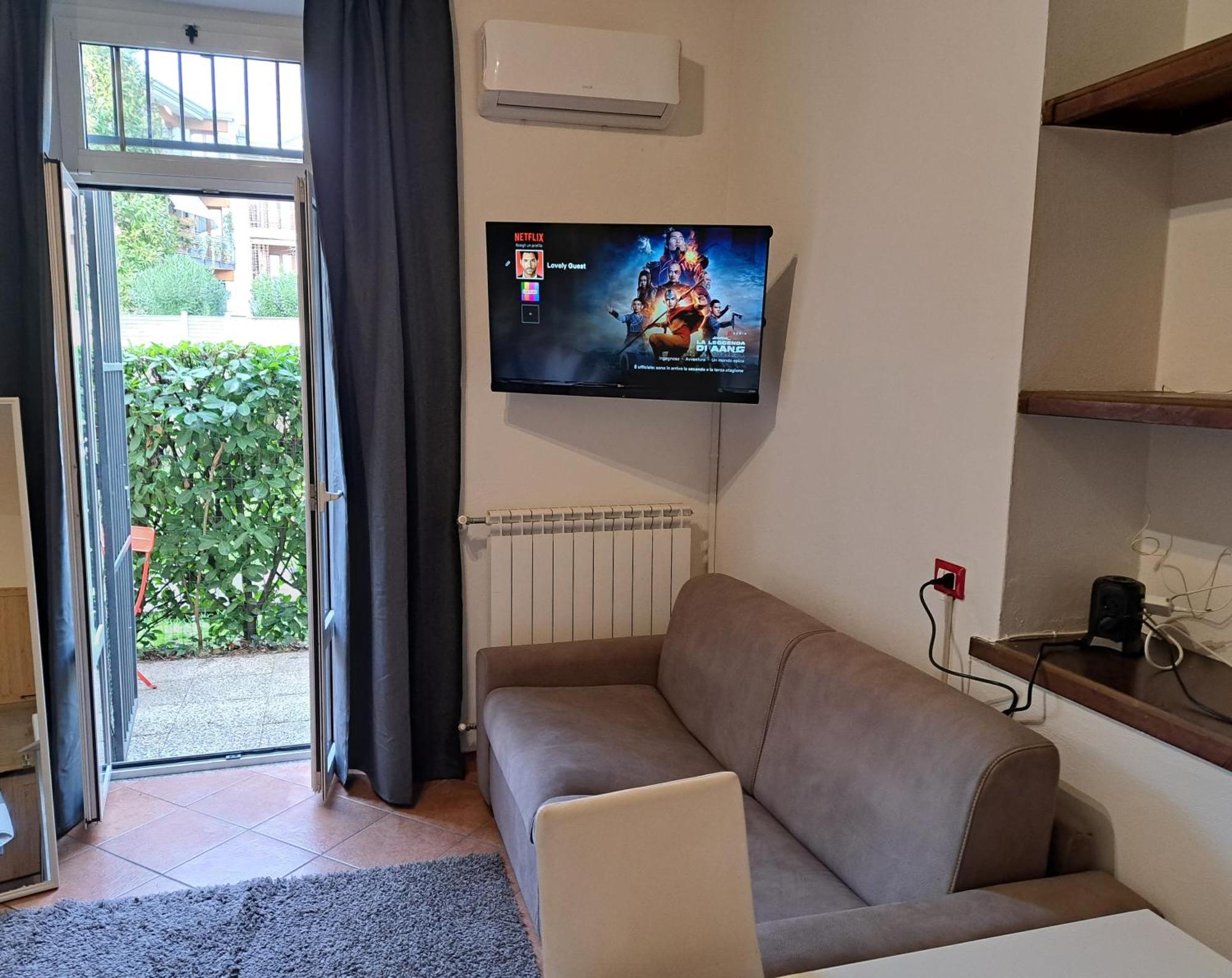 Dieghouse - Monolocale Con Cortile In Corte Lombarda Vicino Al Centro Монца Экстерьер фото